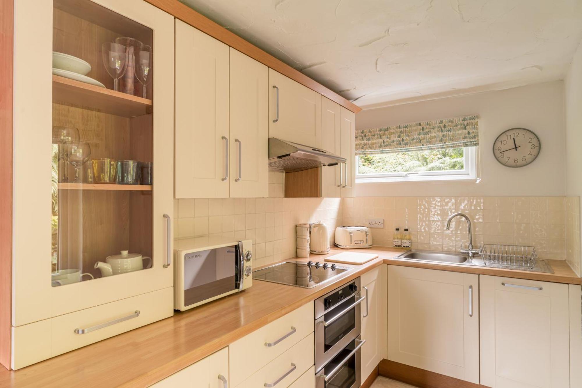 Villa Squirrel Bank, With A Hot Tub & Parking à Bowness-on-Windermere Extérieur photo