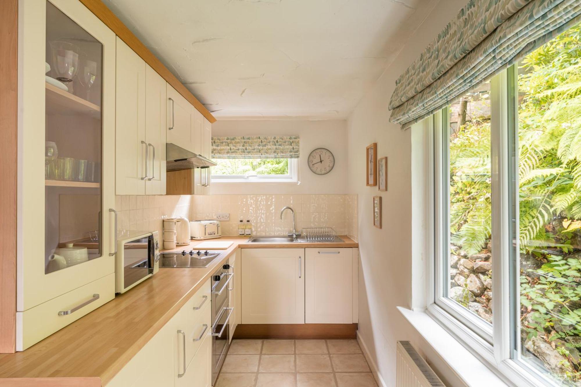Villa Squirrel Bank, With A Hot Tub & Parking à Bowness-on-Windermere Extérieur photo