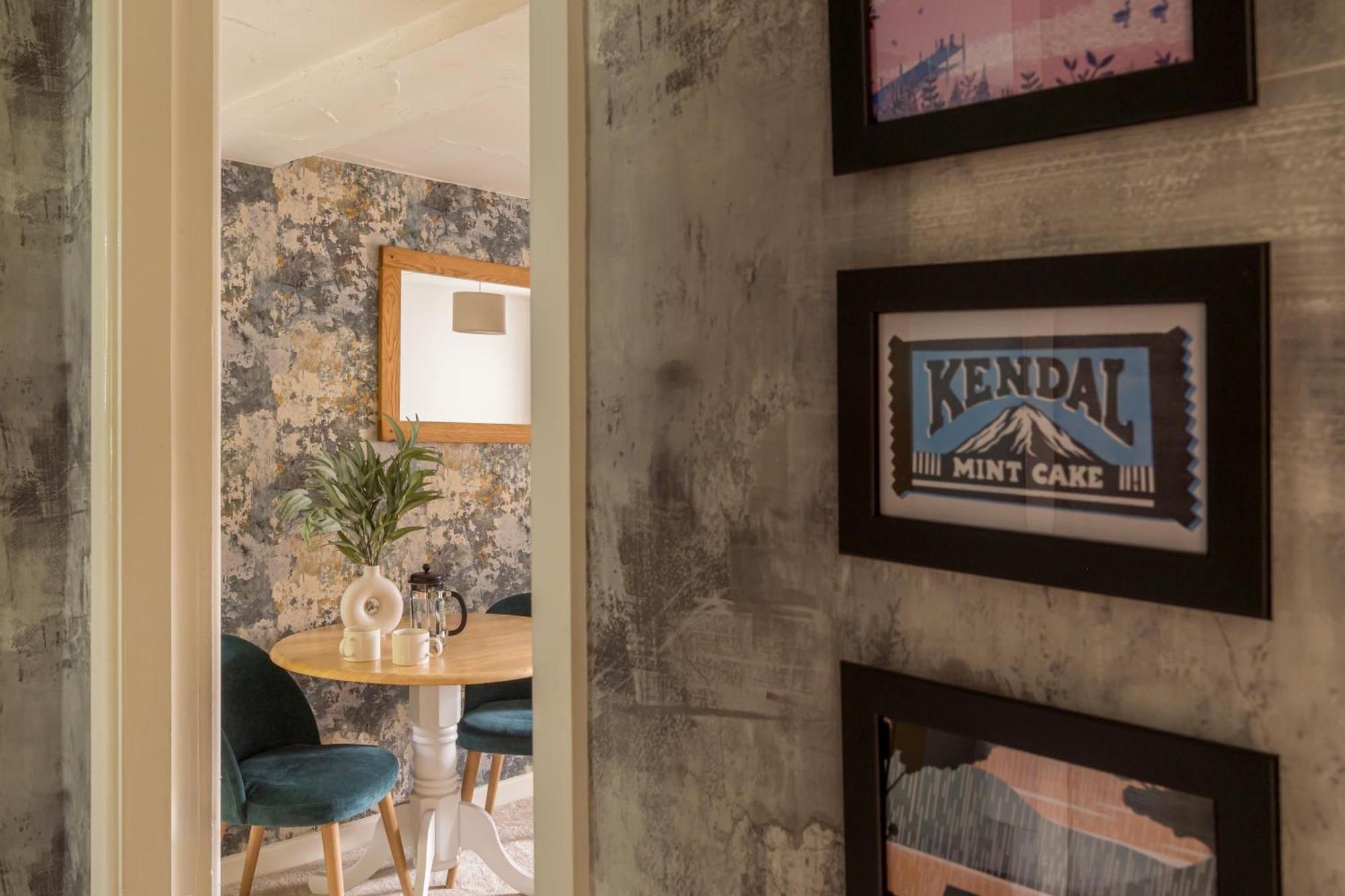 Villa Squirrel Bank, With A Hot Tub & Parking à Bowness-on-Windermere Extérieur photo
